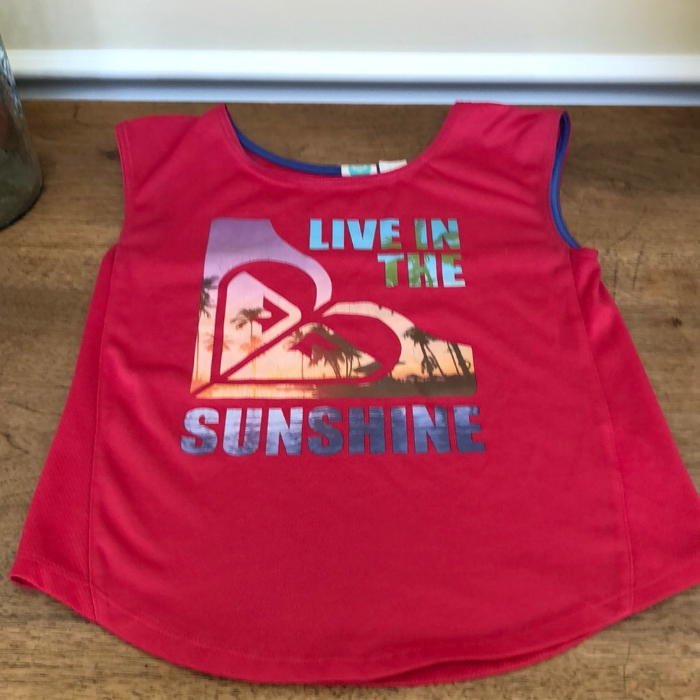 A pink tee shirt that says live in the sunshine